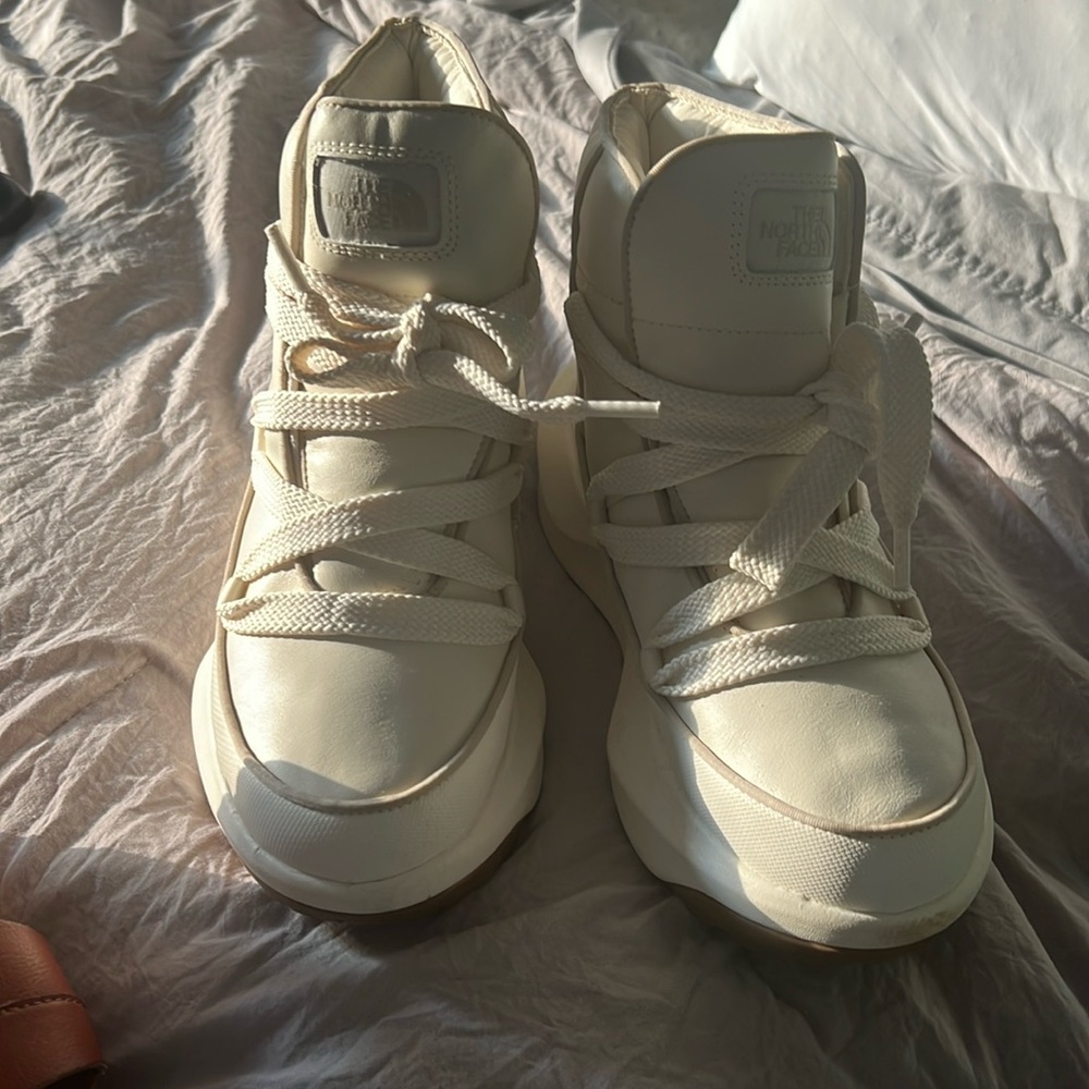The North Face sz 7 winter shoes, hiking boots